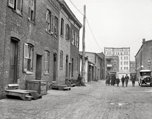 A view of Blagden Alley in 1923. (Photo: Shorpy)